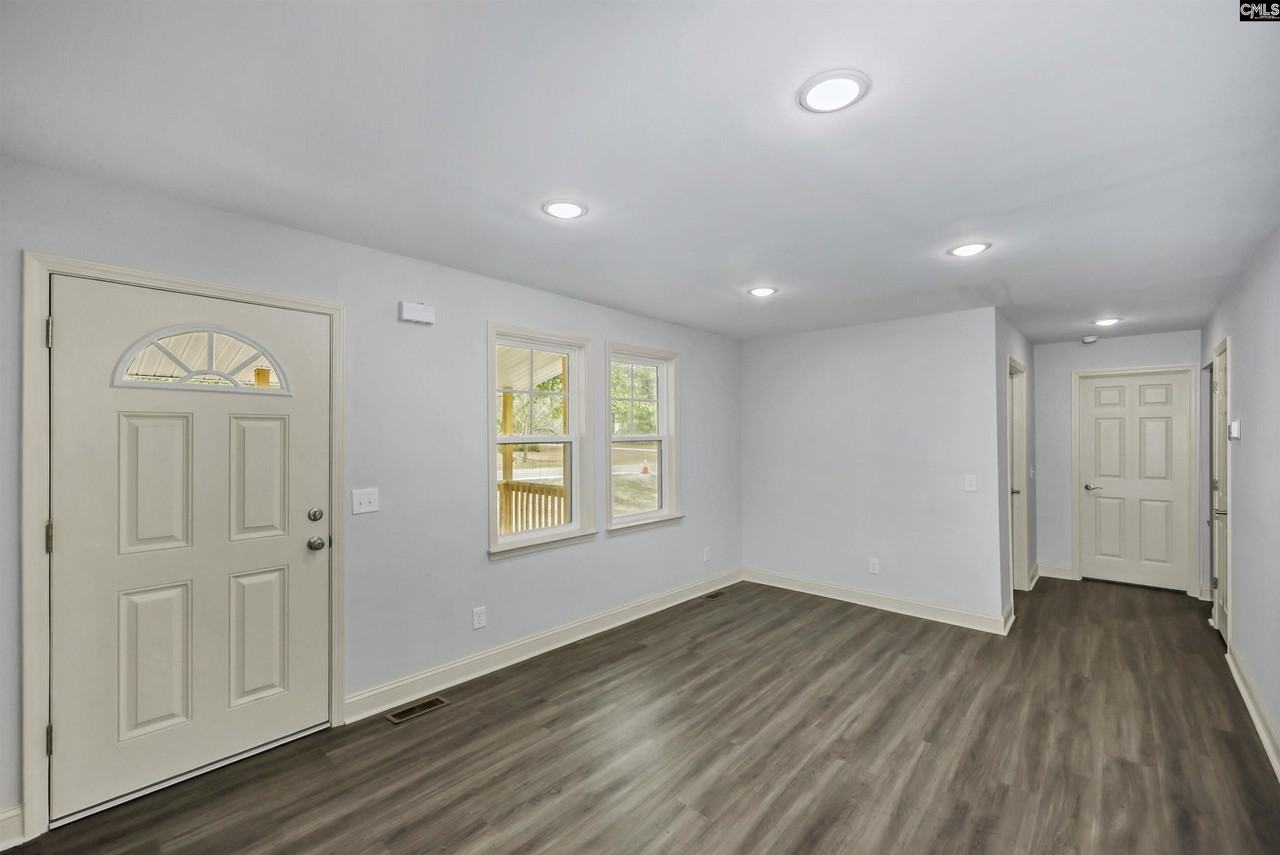 152 Robin Rd - Photo 4 of 27