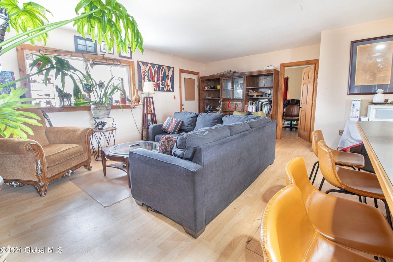 99 1/2 Walworth St - Photo 3 of 13