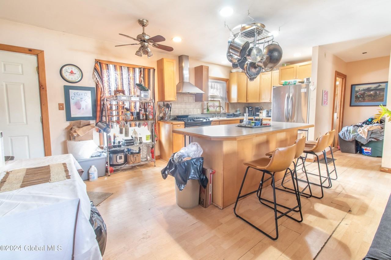 99 1/2 Walworth St - Photo 5 of 13