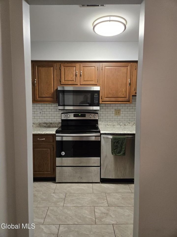 93 Ridgewood Ter - Photo 4 of 30