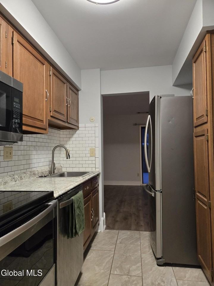 93 Ridgewood Ter - Photo 5 of 30