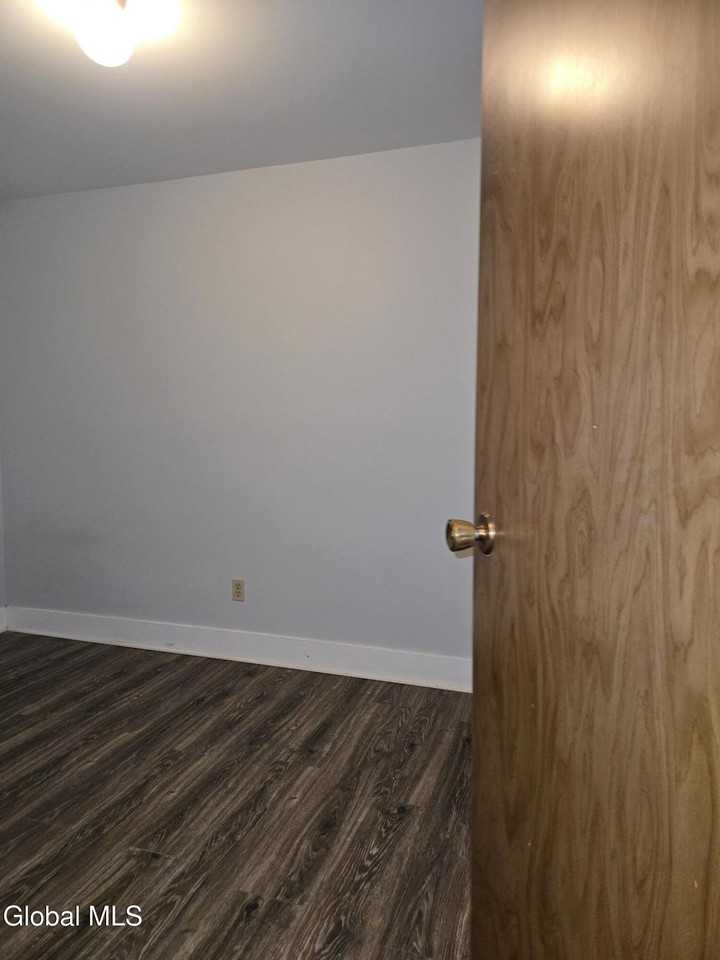 93 Ridgewood Ter - Photo 2 of 38