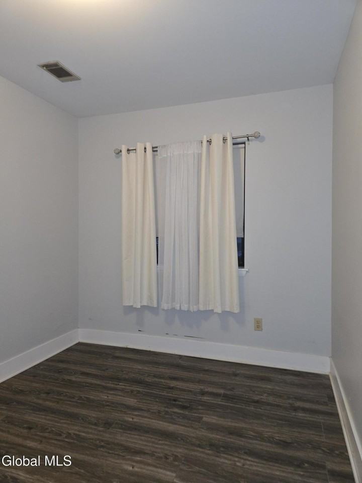 93 Ridgewood Ter - Photo 4 of 38