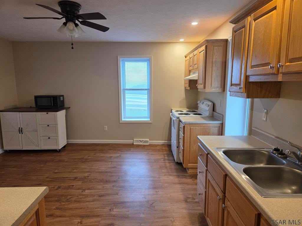 559 N Dominion Dr - Photo 4 of 11