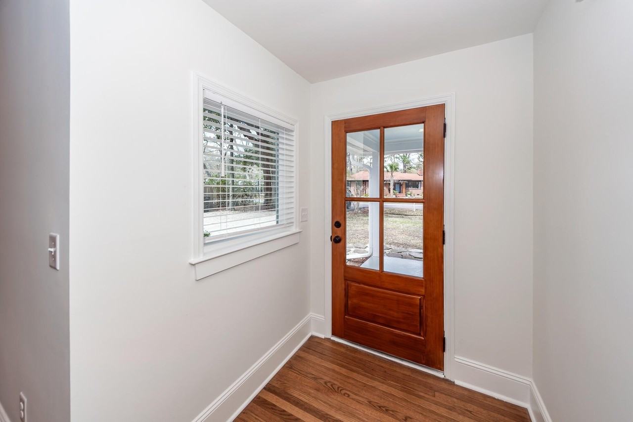 1323 S Sherwood Dr - Photo 3 of 17