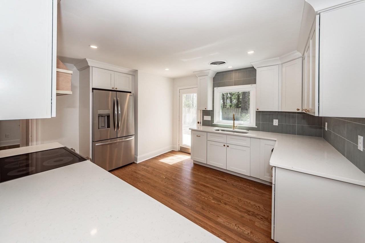 1323 S Sherwood Dr - Photo 6 of 17