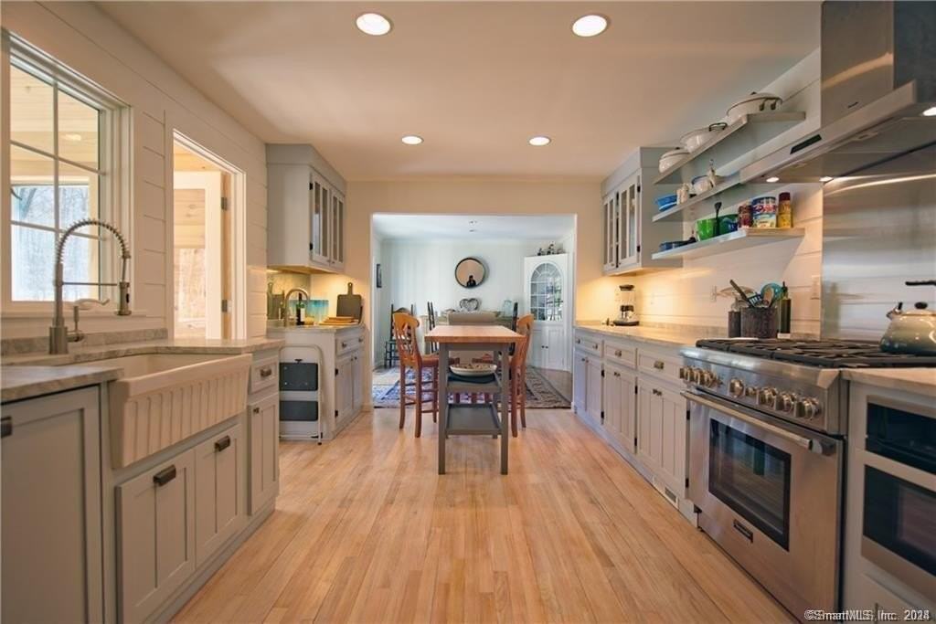 3 Lilac Ln - Photo 2 of 17