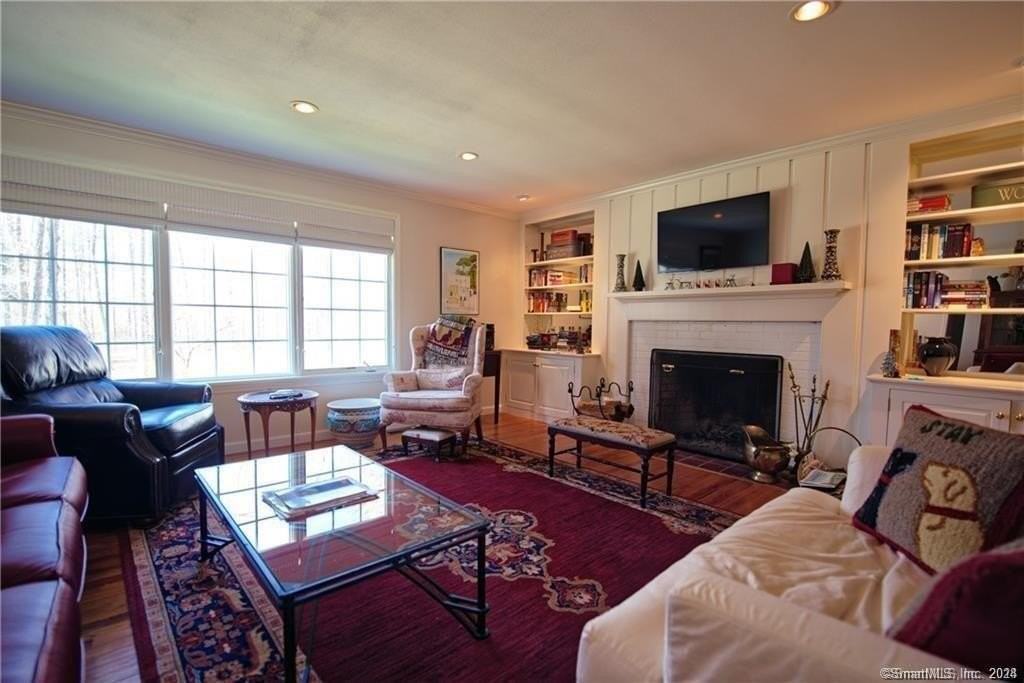 3 Lilac Ln - Photo 7 of 17