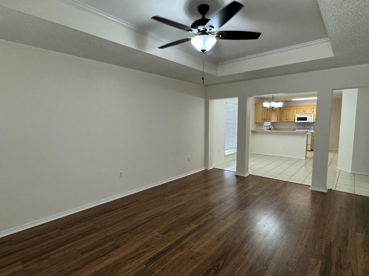 1610 Chadwick Ln - Photo 3 of 21