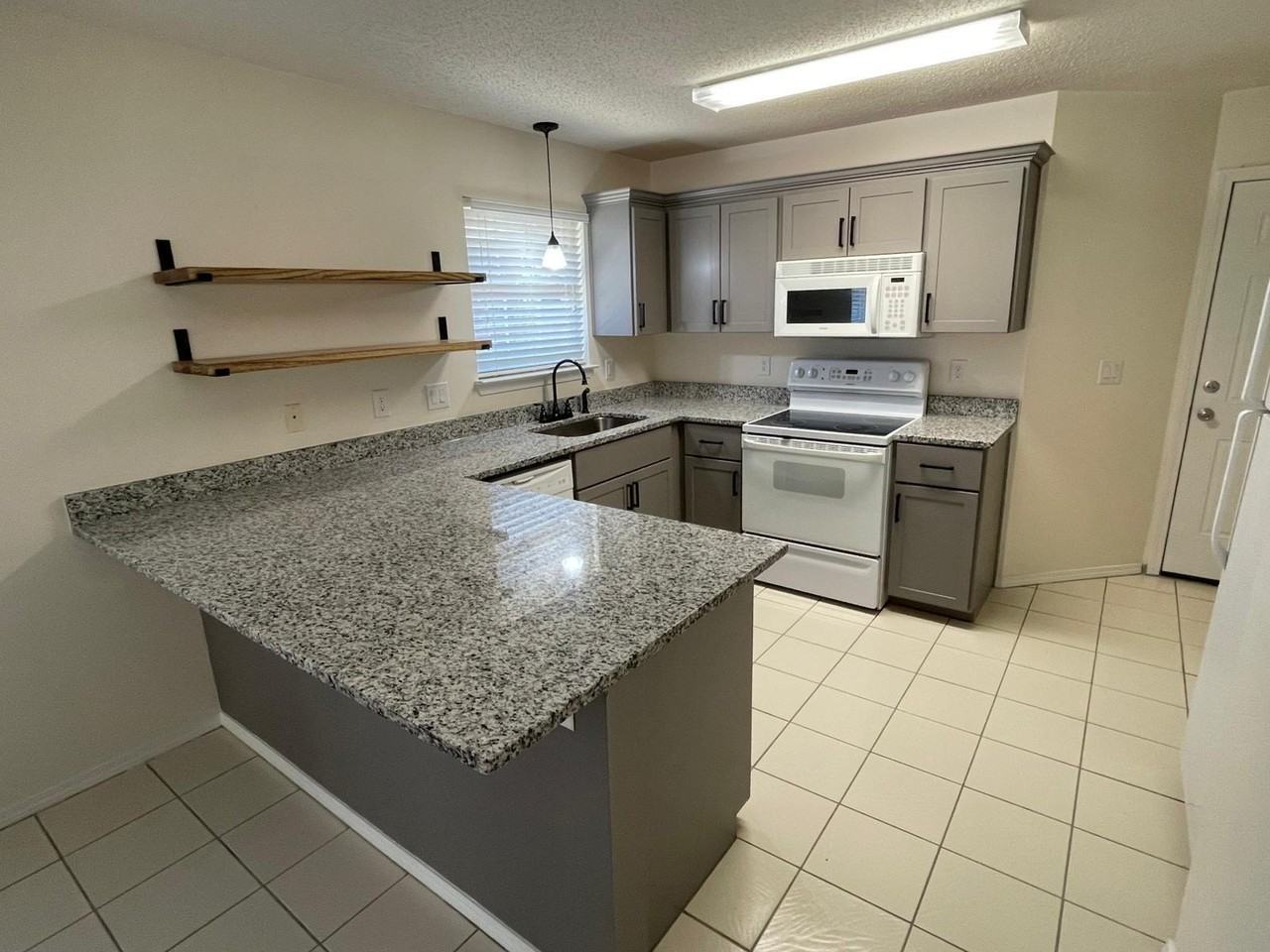 1610 Chadwick Ln - Photo 4 of 21