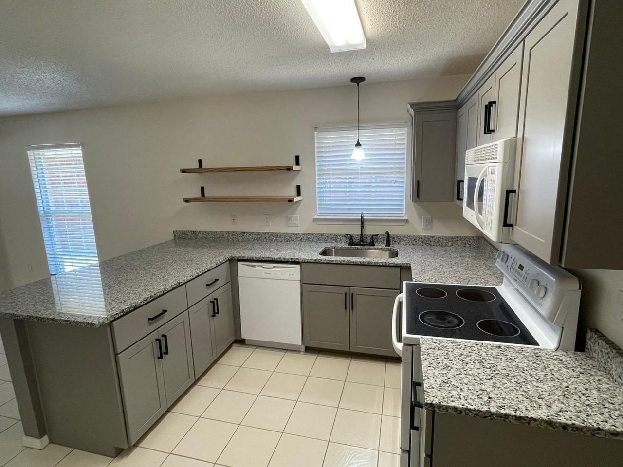 1610 Chadwick Ln - Photo 5 of 21