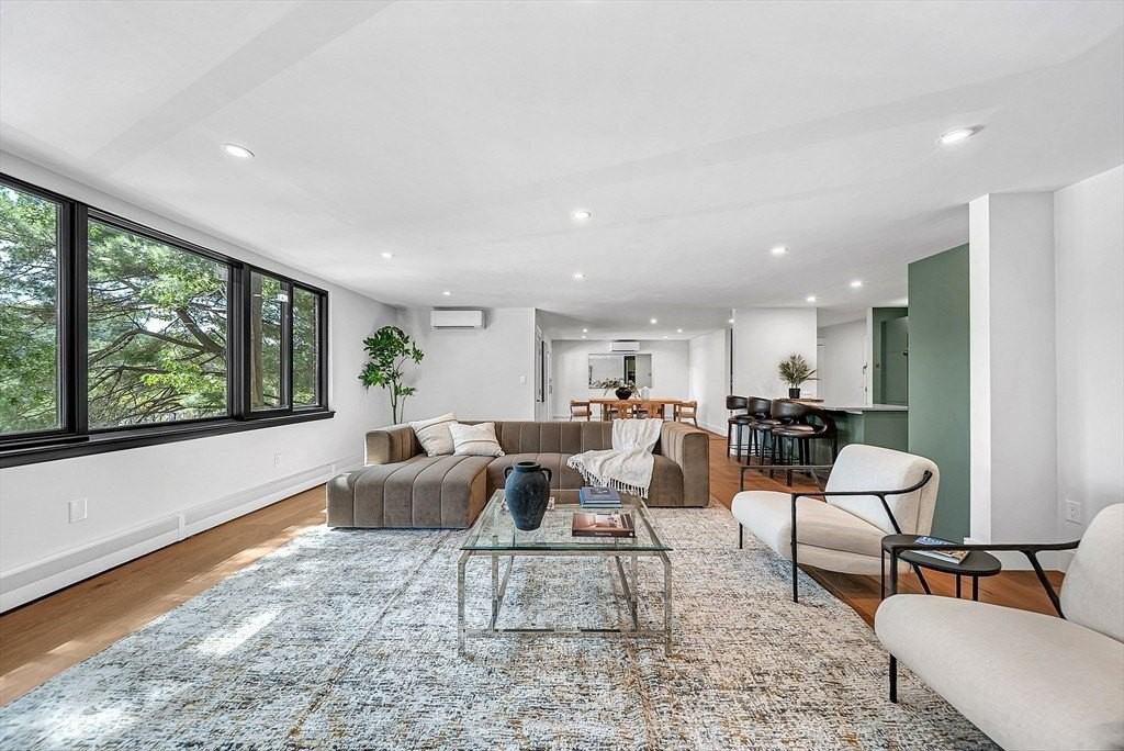 935 Washington St - Photo 3 of 21