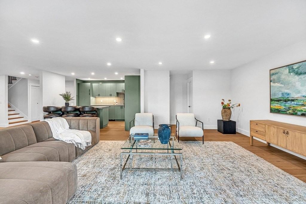 935 Washington St - Photo 6 of 21