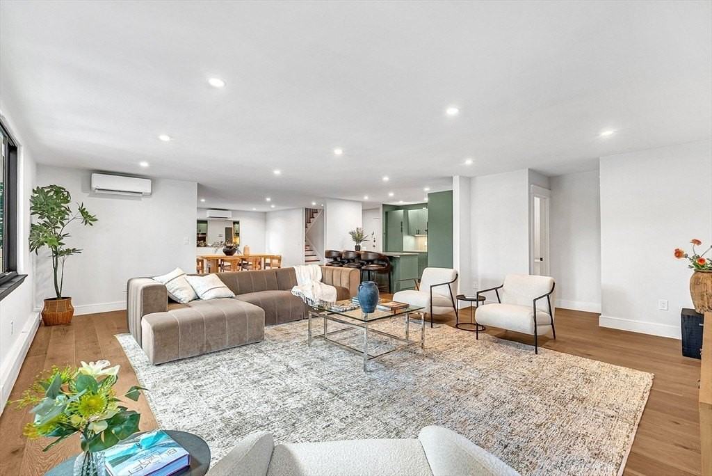 935 Washington St - Photo 7 of 21