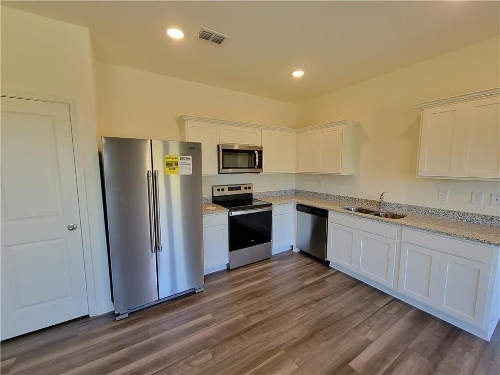 209 Swindon Dr - Photo 6 of 28