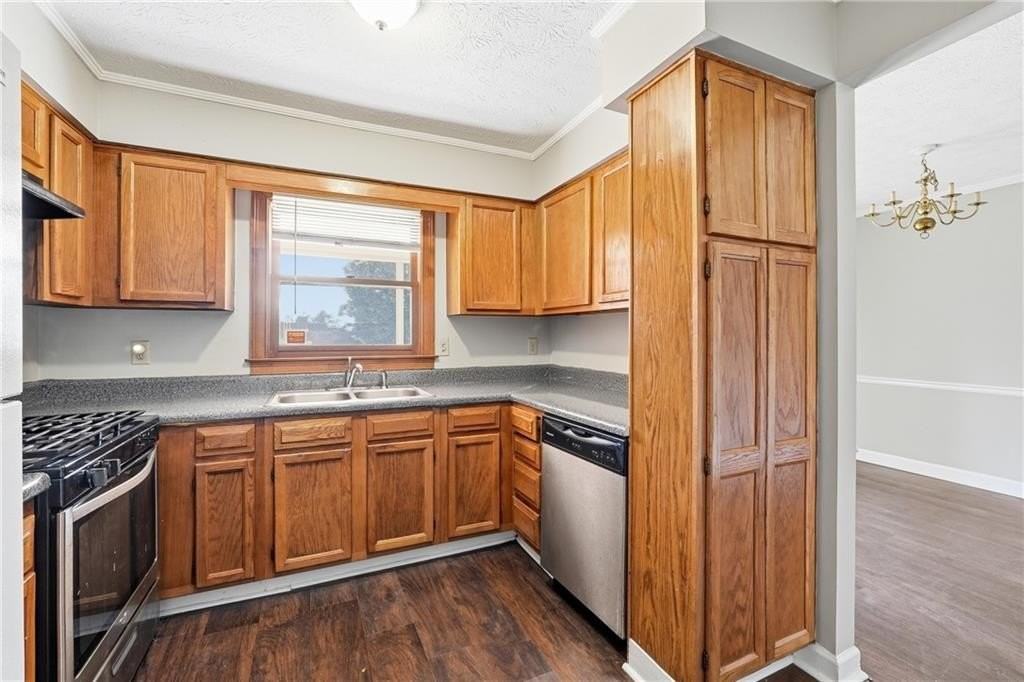 6148 Winfield Ct - Photo 7 of 25