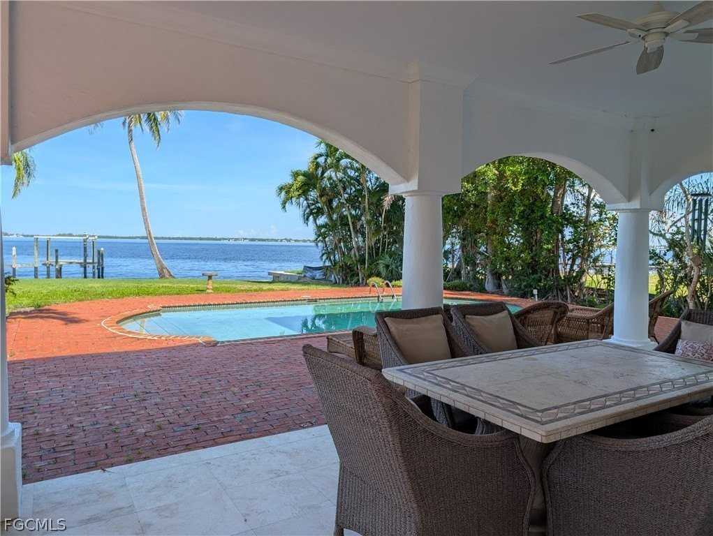 2878 Valencia Way - Photo 7 of 35