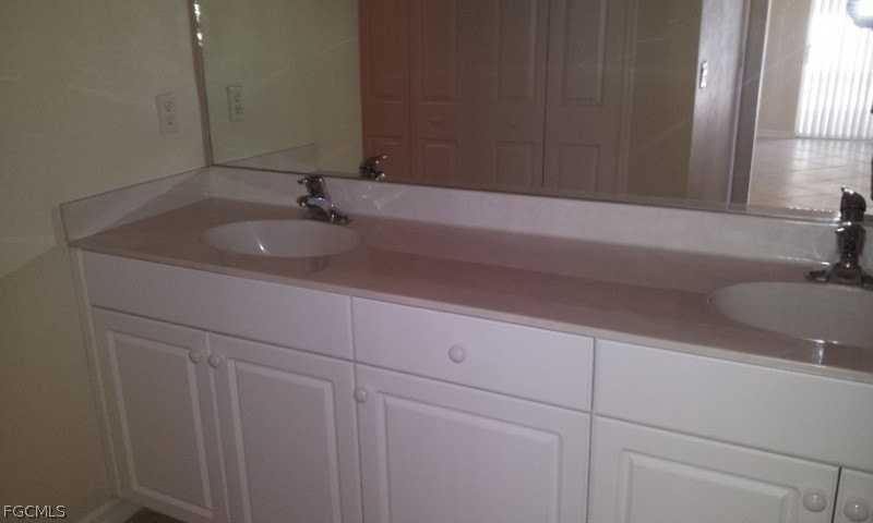 2733 Sw 11th Pl - Photo 7 of 14