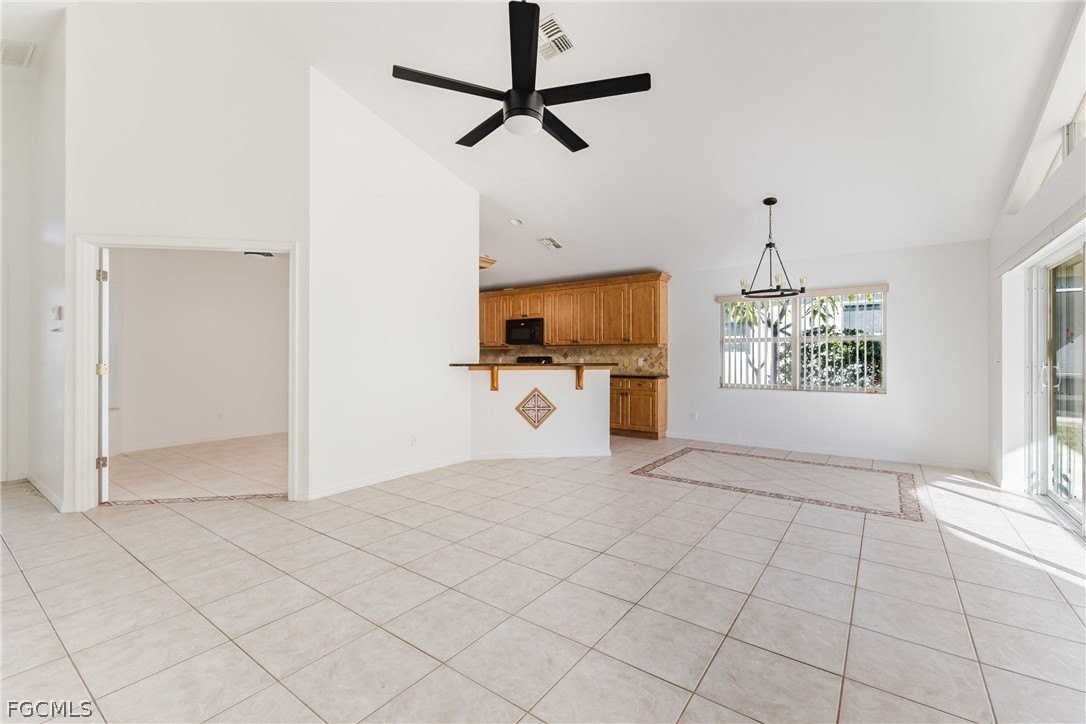 9841 Las Casas Dr - Photo 7 of 40