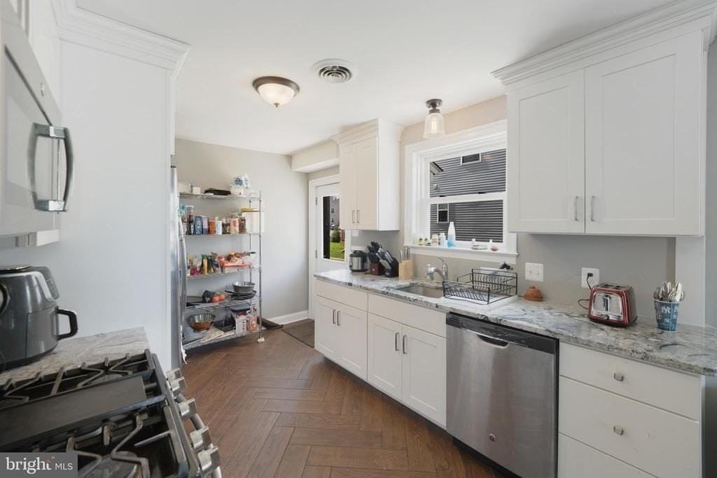 1701 Butler Pike - Photo 4 of 14