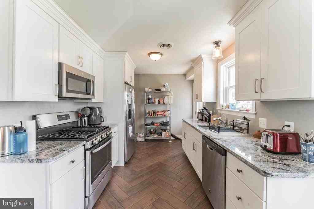 1701 Butler Pike - Photo 5 of 14