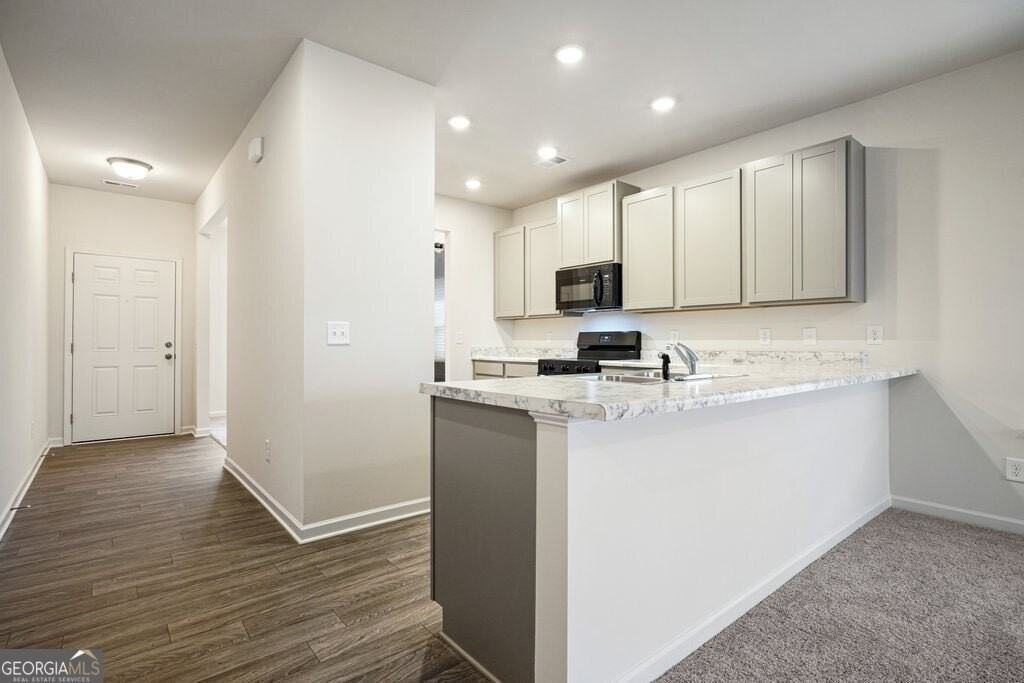 529 Summerfield Ln Nw - Photo 3 of 32