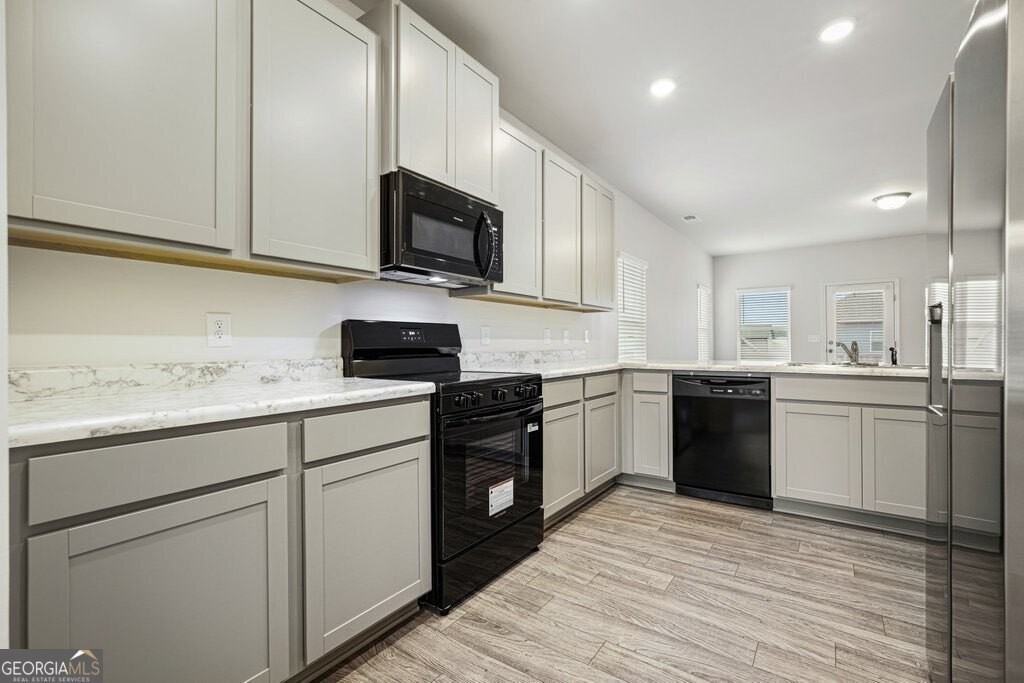 529 Summerfield Ln Nw - Photo 5 of 32