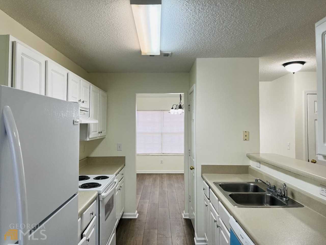 4037 Ravenwood Ct - Photo 4 of 30