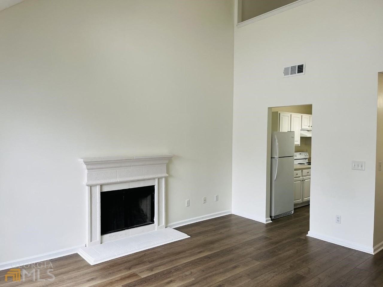 4037 Ravenwood Ct - Photo 5 of 30