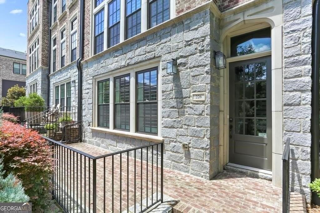 226 Devin Pl Ne - Photo 2 of 26