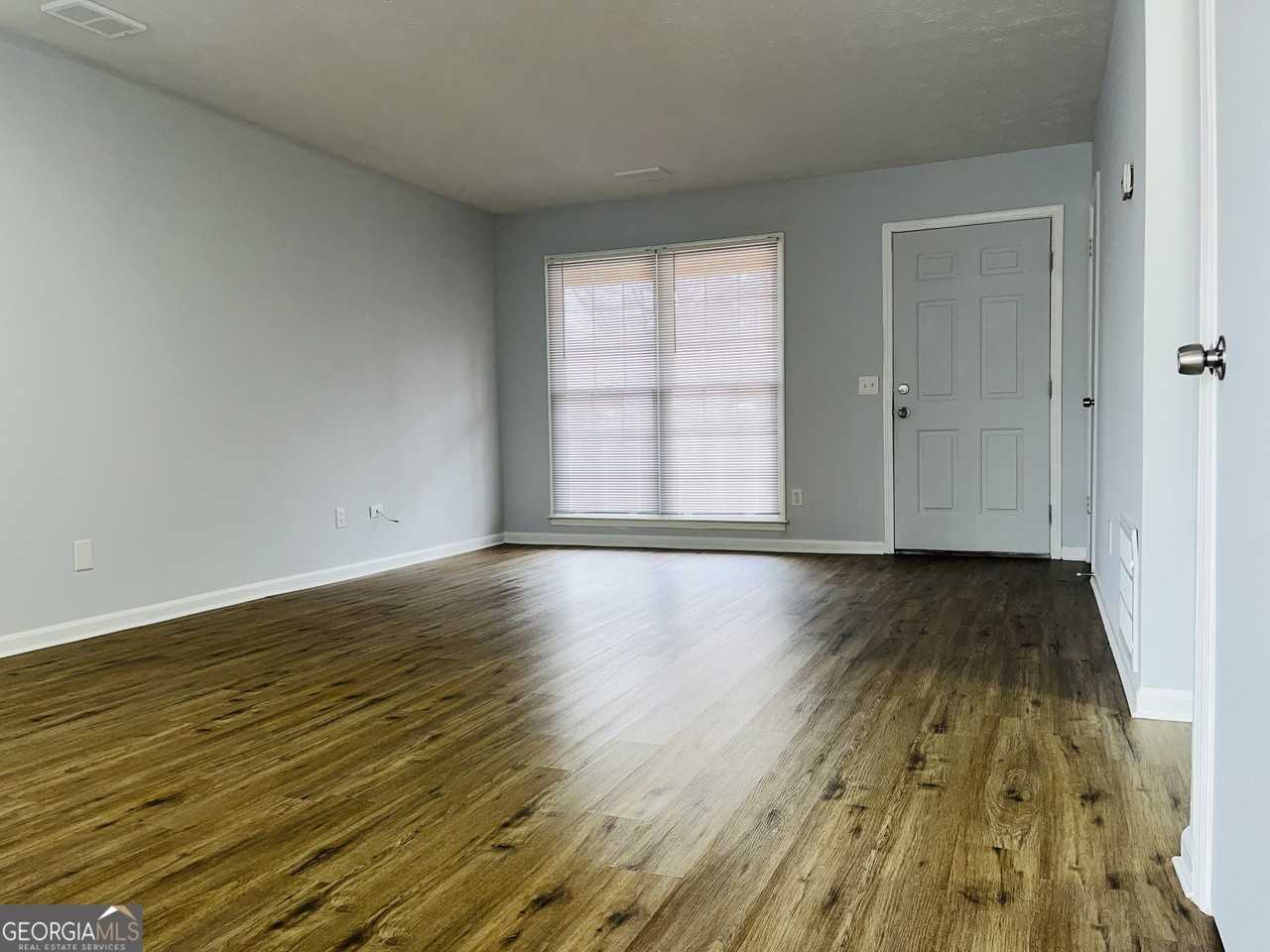 104 Peachtree Ct Unit B - Photo 3 of 14