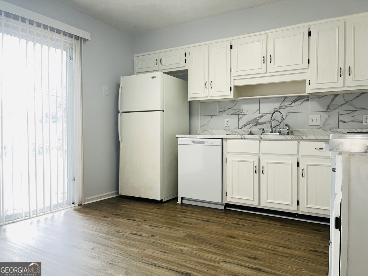 104 Peachtree Ct Unit B - Photo 5 of 14