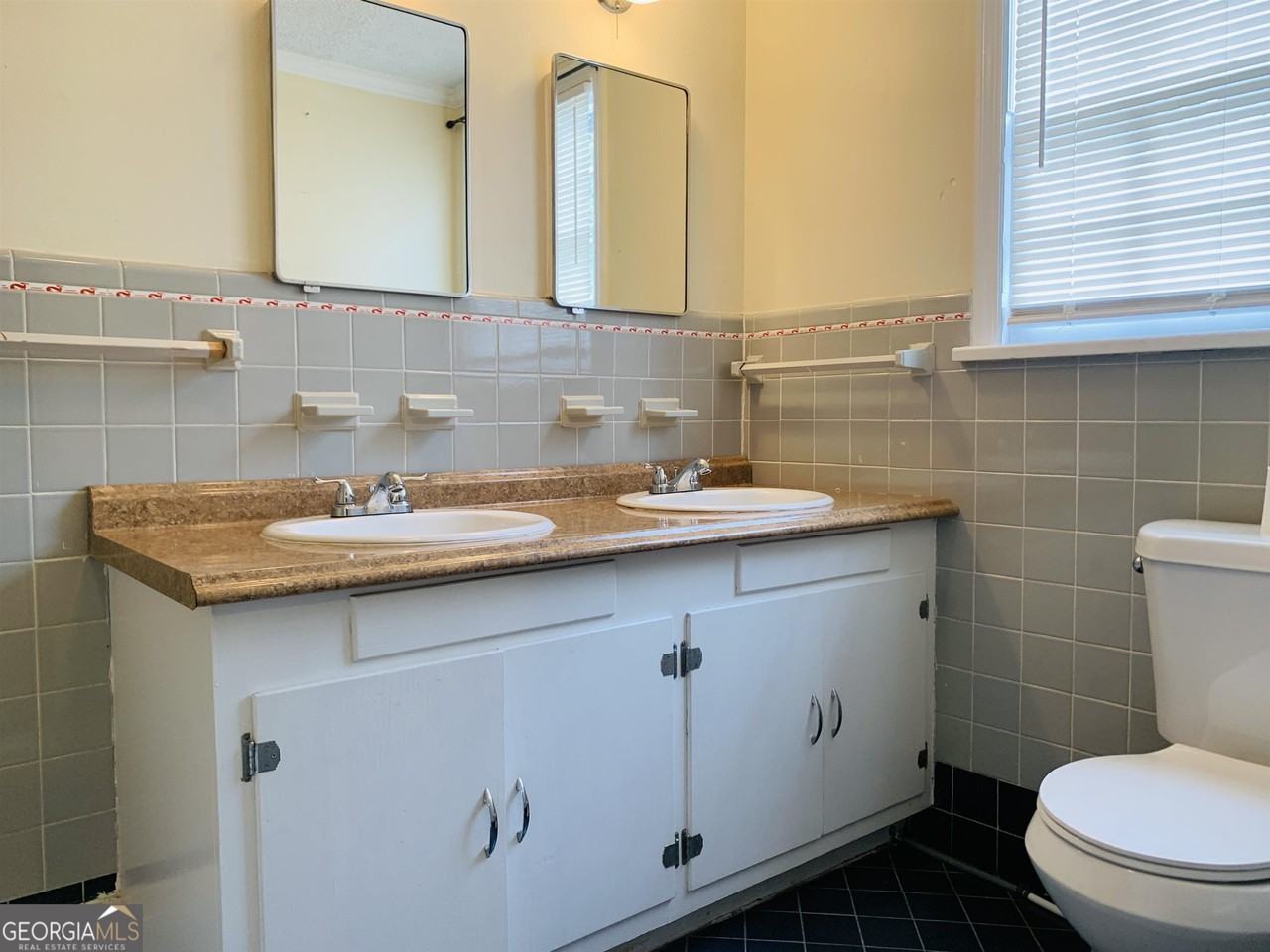 504 Broad St Apt 5 - Photo 6 of 12