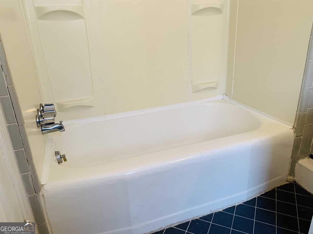 504 Broad St Apt 5 - Photo 7 of 12