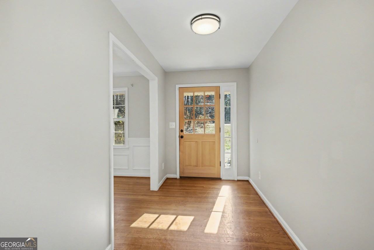 140 Maple Pl - Photo 3 of 29