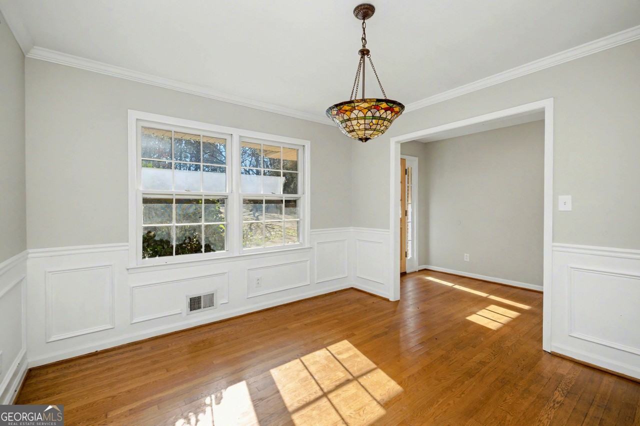 140 Maple Pl - Photo 4 of 29