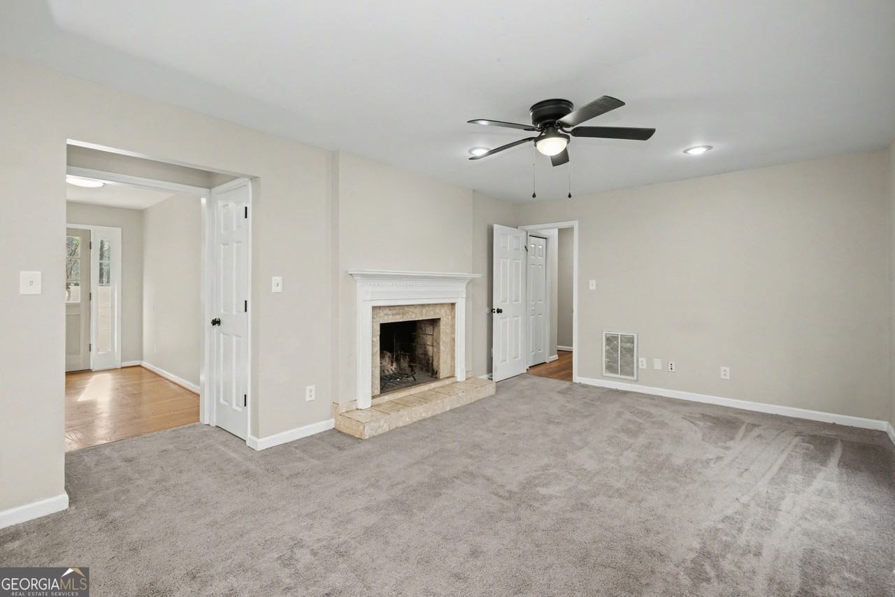 140 Maple Pl - Photo 6 of 29