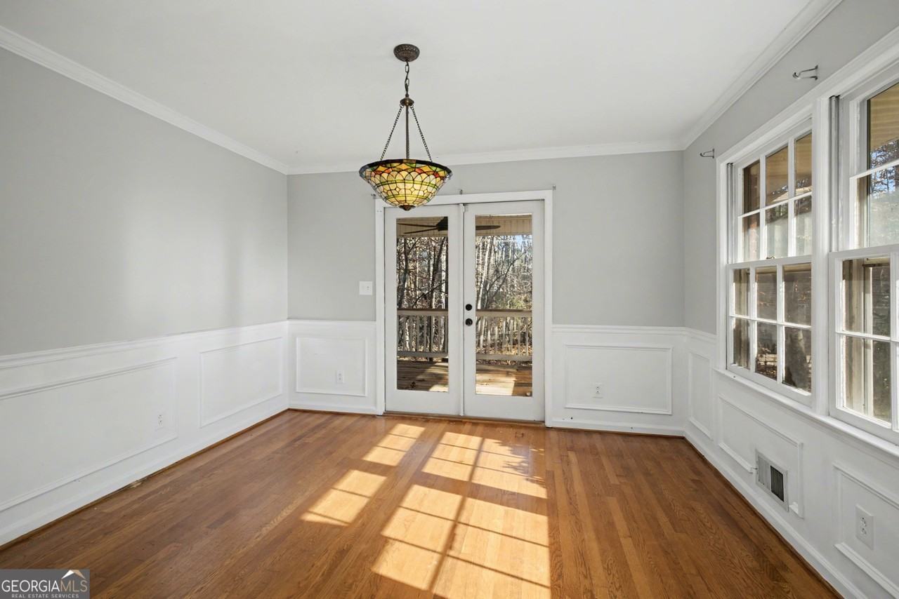 140 Maple Pl - Photo 5 of 29