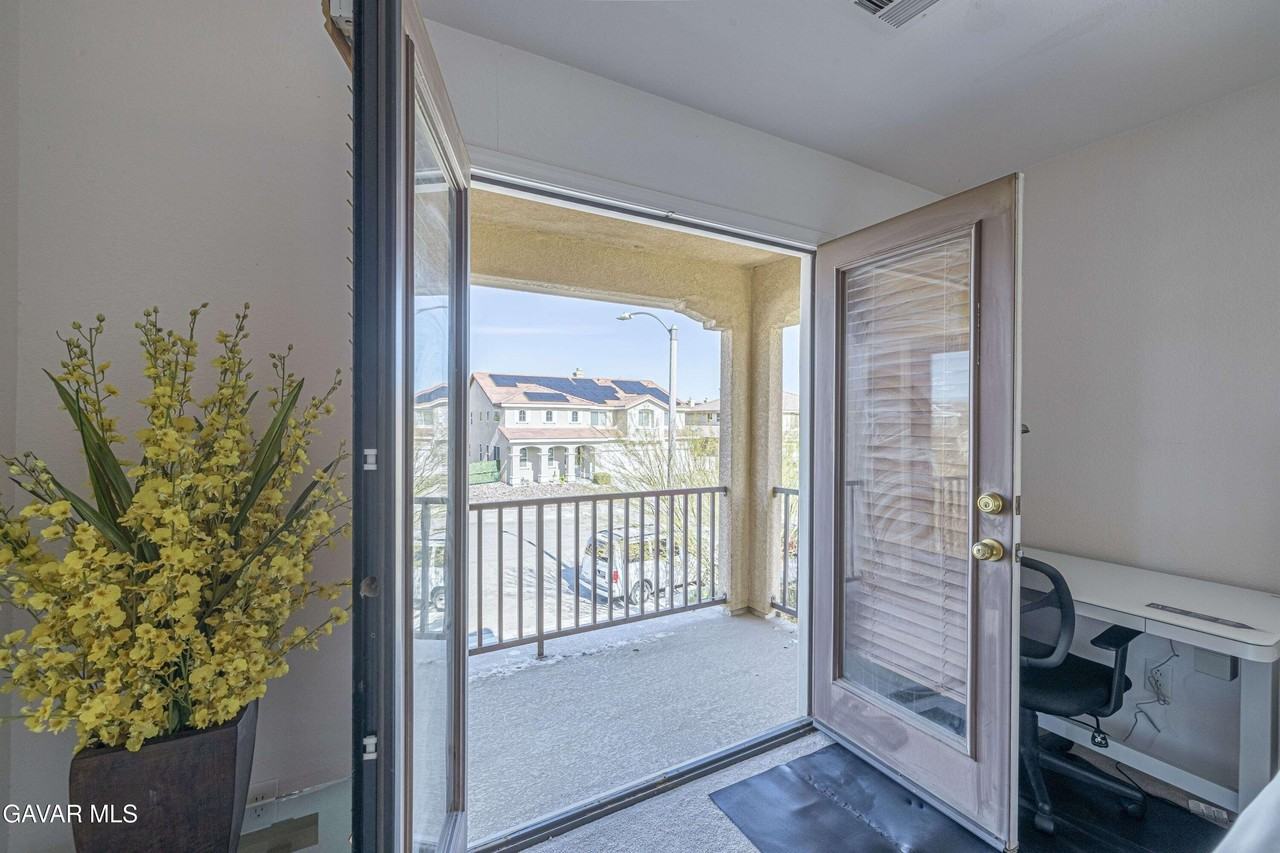 3324 W Avenue J10 - Photo 4 of 11