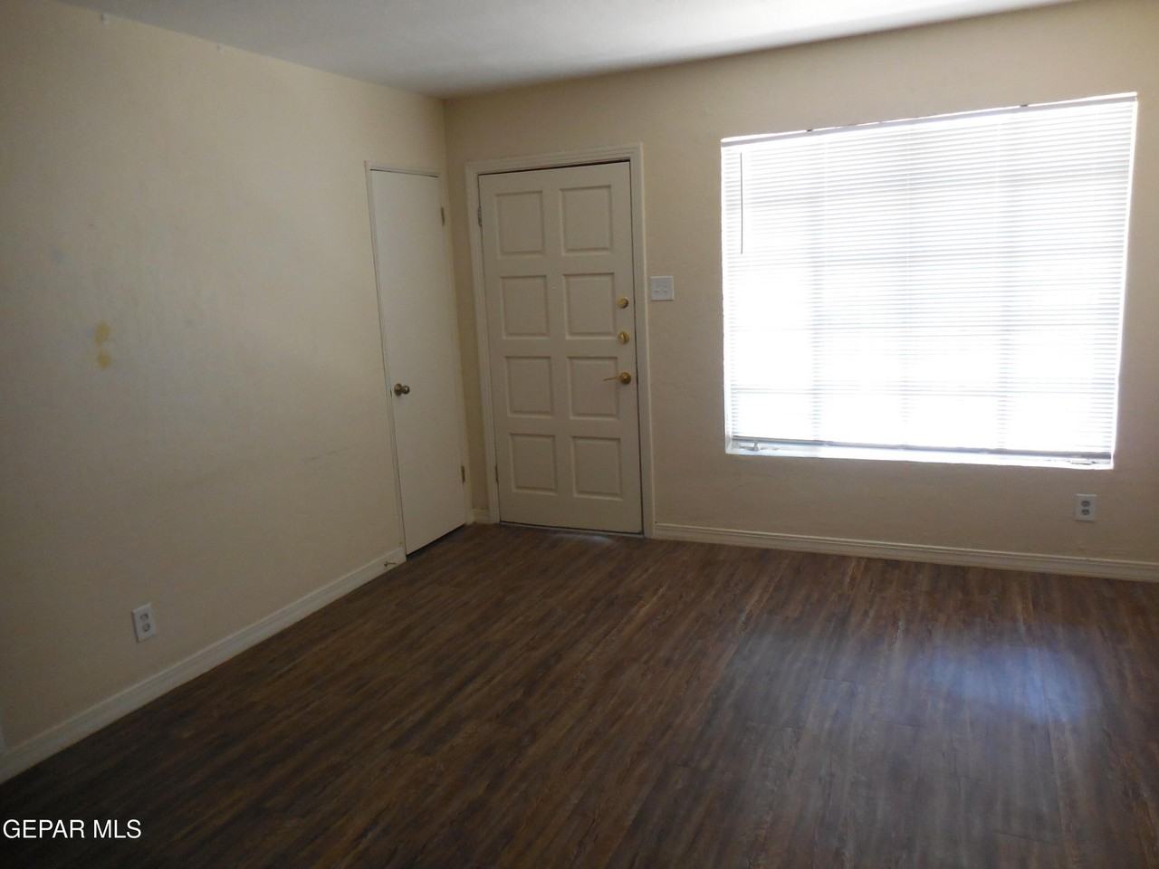 701 W Yandell Dr Apt 2 - Photo 2 of 16
