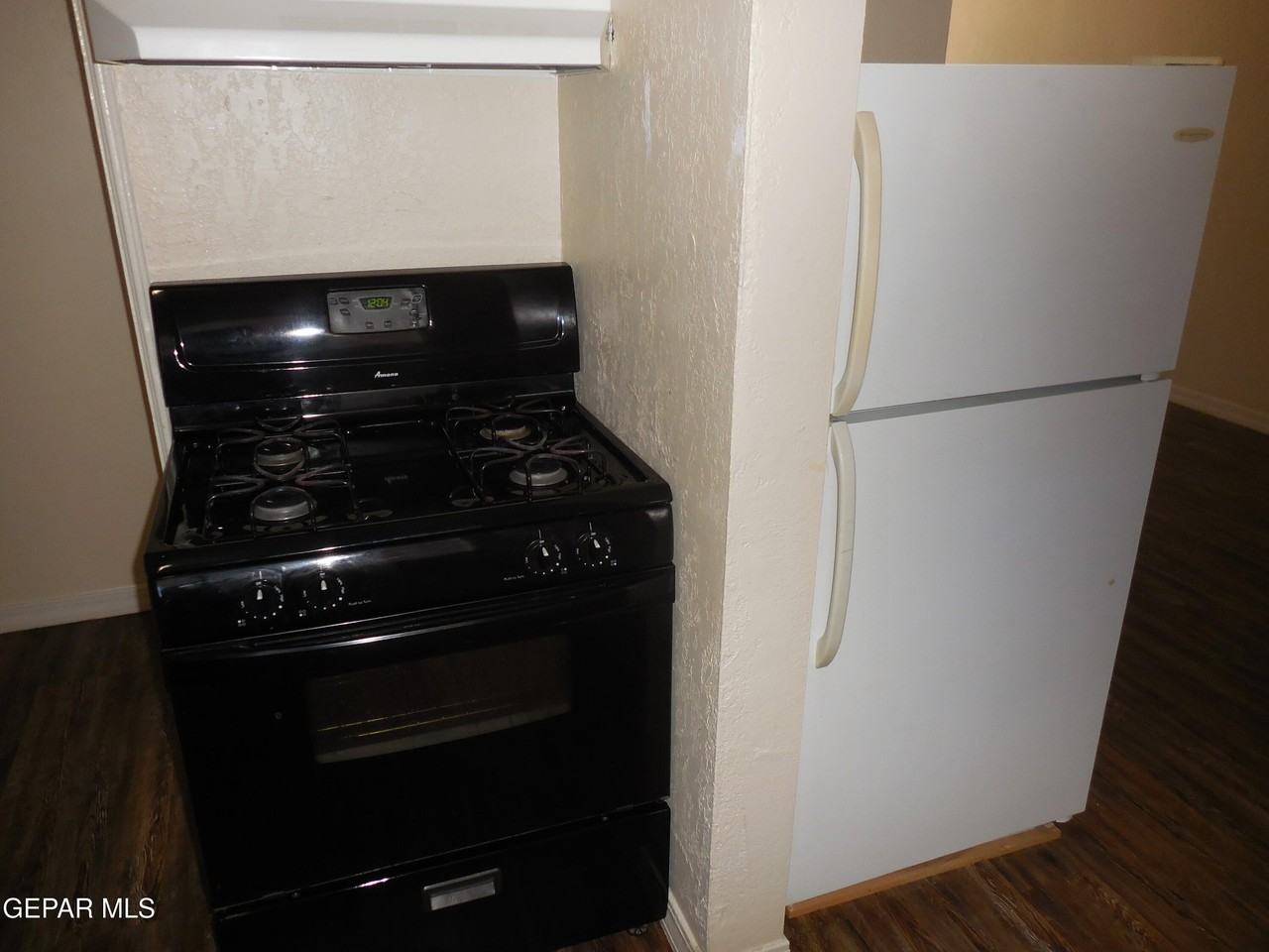 701 W Yandell Dr Apt 2 - Photo 7 of 16