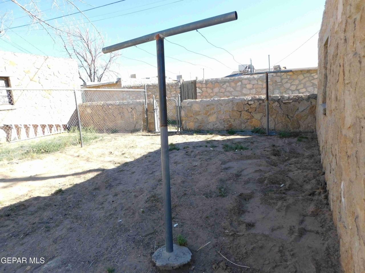 4716 Clifton Ave - Photo 7 of 21