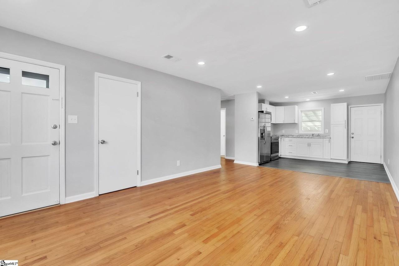 207B James St #B - Photo 2 of 20