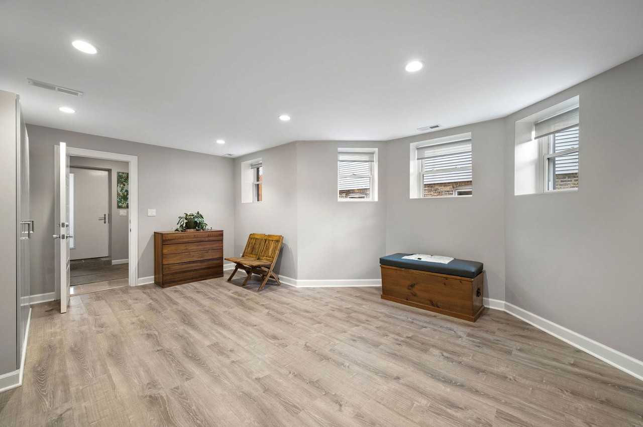 1252 W Carmen Ave #G - Photo 3 of 8