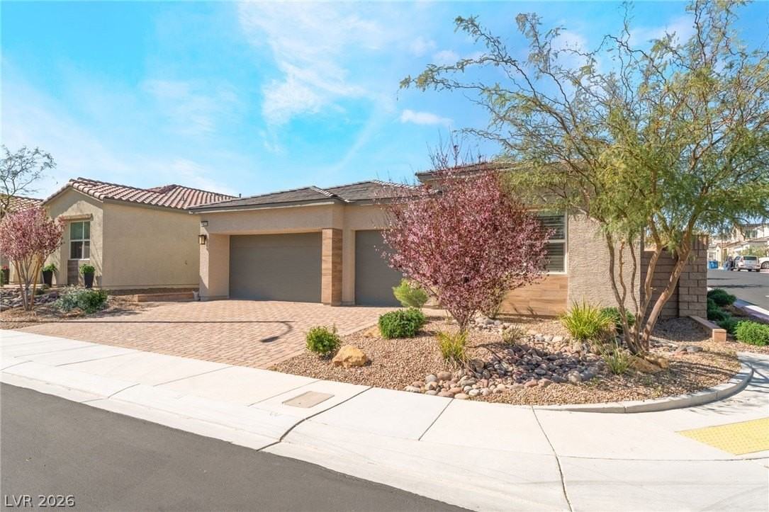 9013 Pinyon Bluff St - Photo 2 of 34