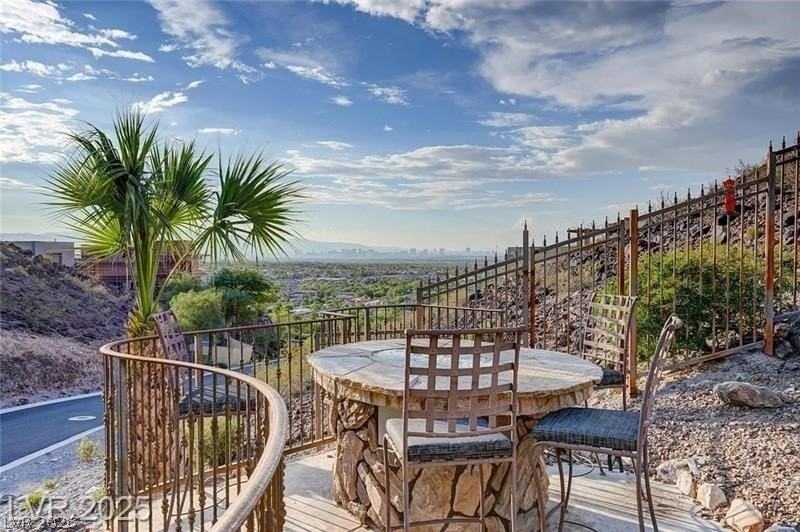 1608 Liege Dr - Photo 6 of 44