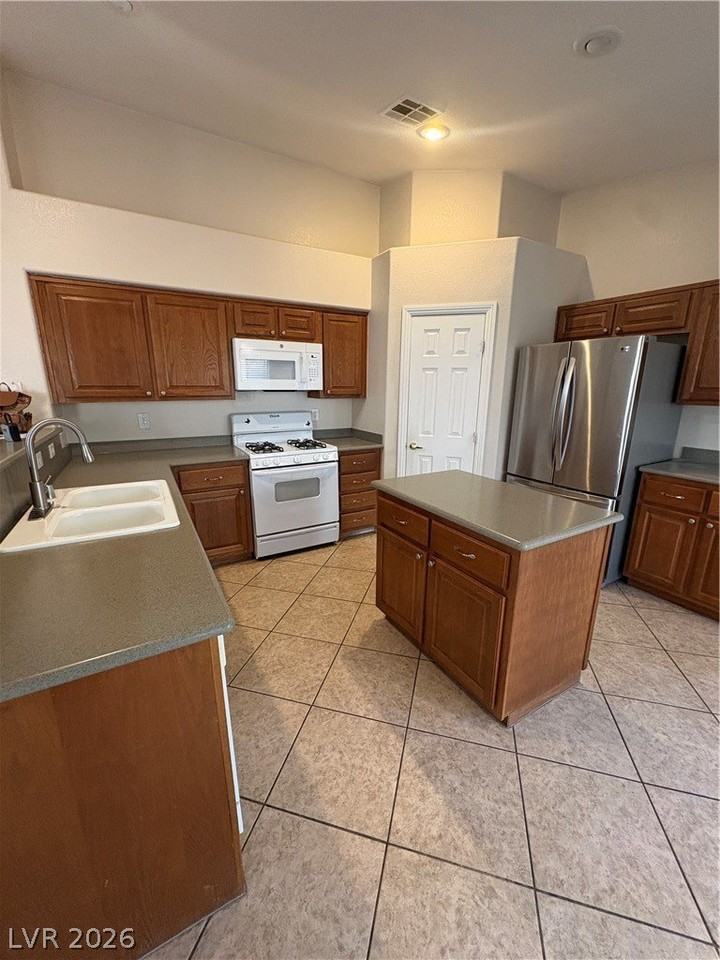 8896 Frasure Falls Ave - Photo 5 of 13