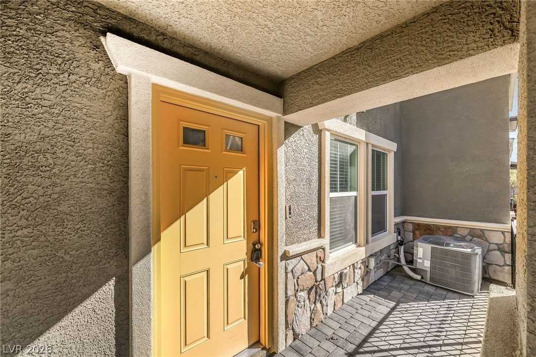 349 Summer Sparrow Ave - Photo 4 of 32