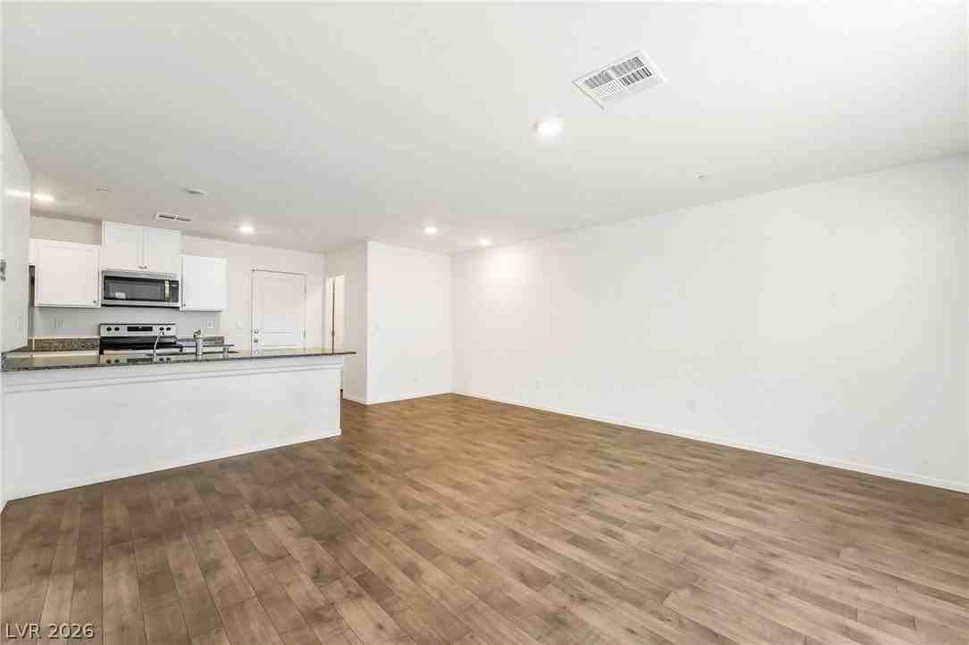 349 Summer Sparrow Ave - Photo 5 of 32