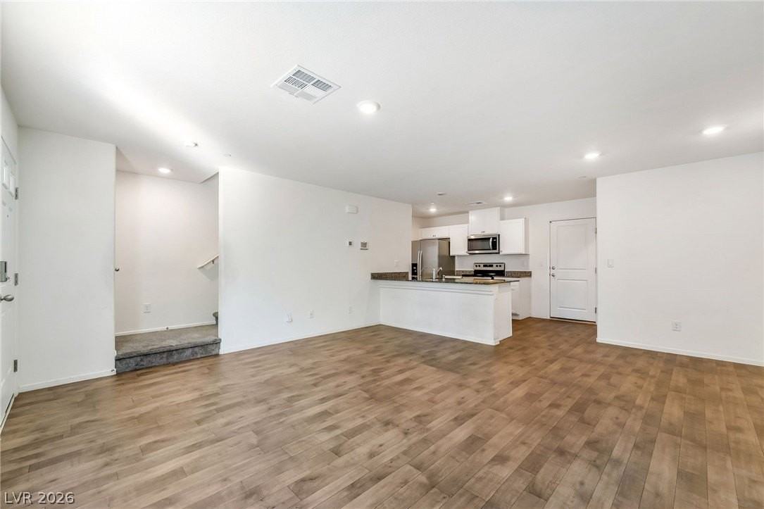 349 Summer Sparrow Ave - Photo 6 of 32